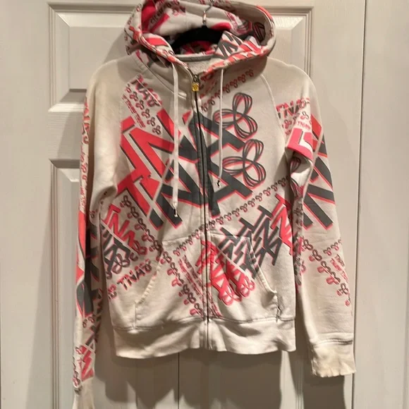 ❤️SOLD❤️TNA White with Pink and Grey TNA printed all over Hoodie - Picture 1 of 8